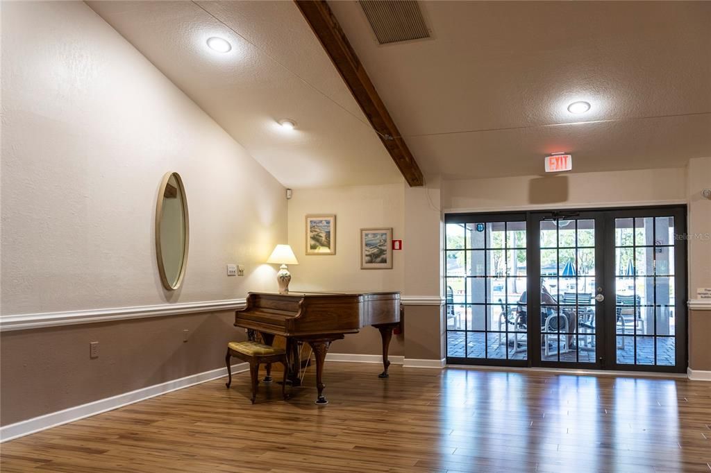 For Sale: $282,000 (2 beds, 2 baths, 1268 Square Feet)
