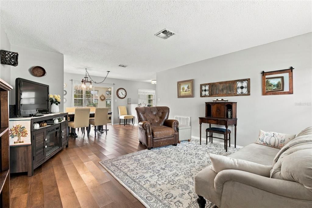 For Sale: $282,000 (2 beds, 2 baths, 1268 Square Feet)