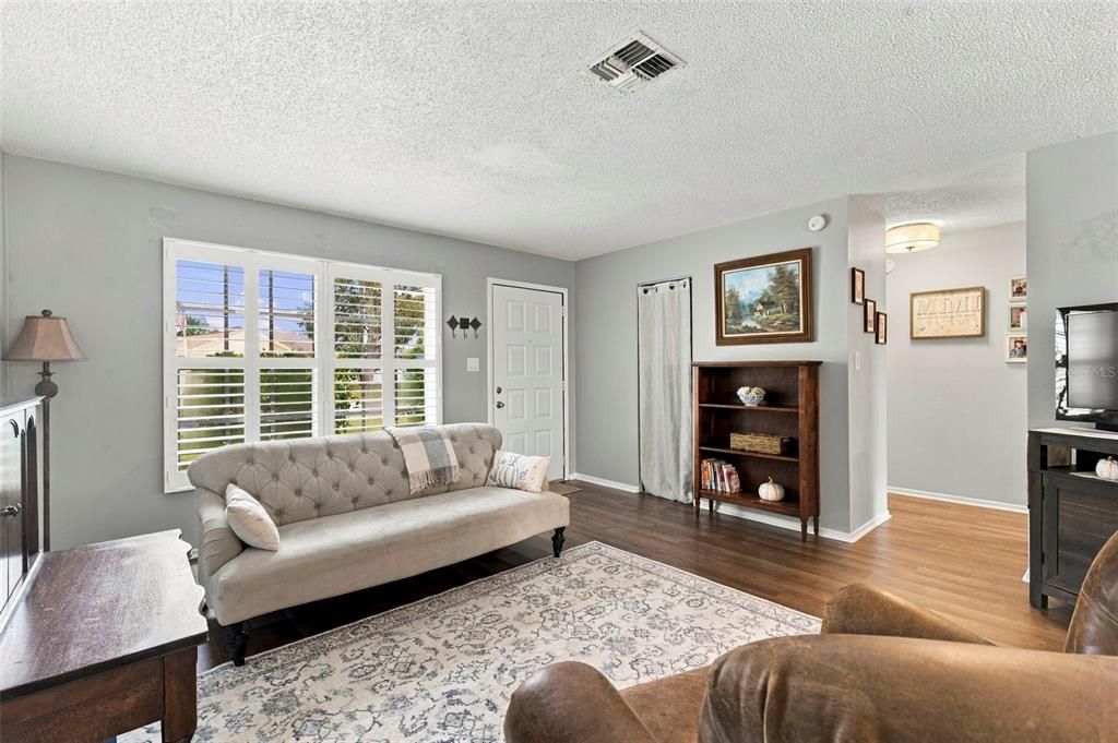 For Sale: $282,000 (2 beds, 2 baths, 1268 Square Feet)