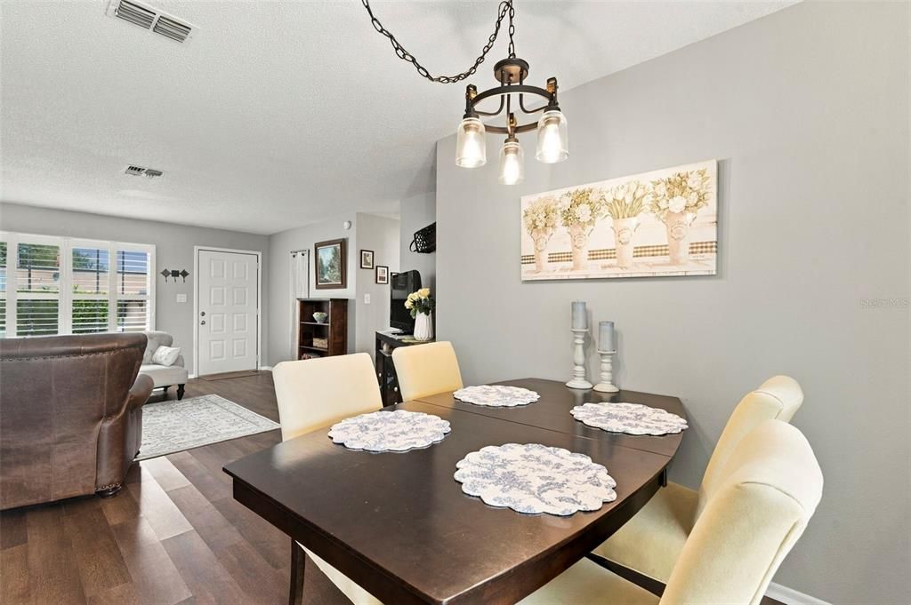 For Sale: $282,000 (2 beds, 2 baths, 1268 Square Feet)
