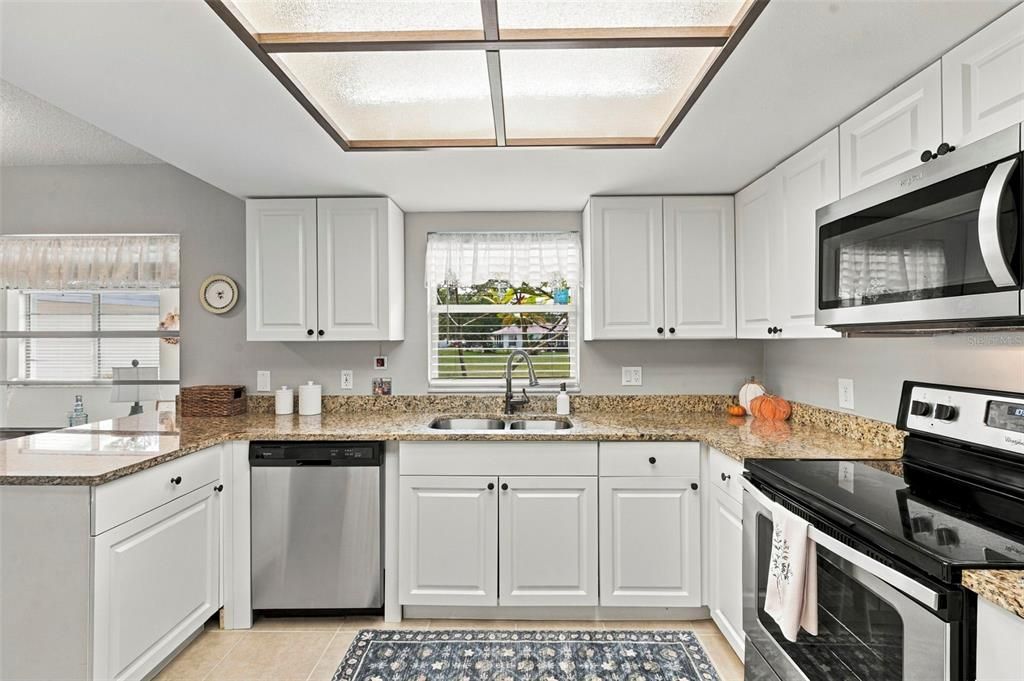 For Sale: $282,000 (2 beds, 2 baths, 1268 Square Feet)