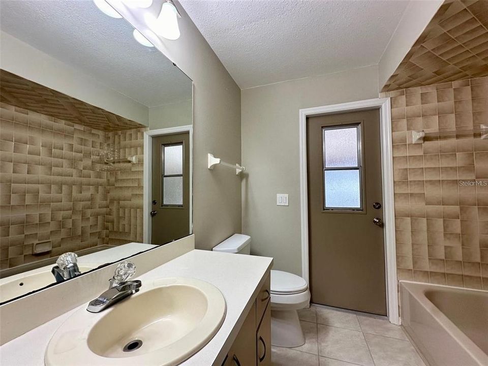 For Rent: $1,950 (3 beds, 2 baths, 1740 Square Feet)