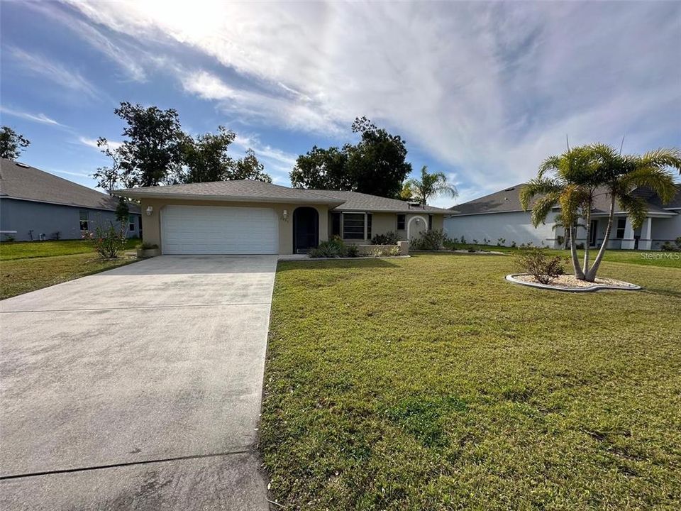 For Rent: $1,950 (3 beds, 2 baths, 1740 Square Feet)