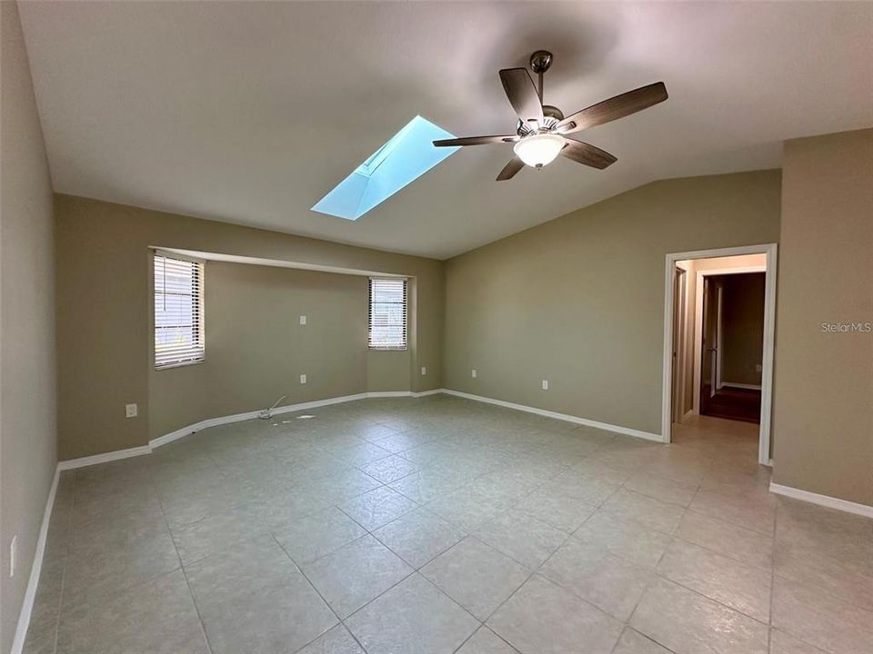 For Rent: $1,950 (3 beds, 2 baths, 1740 Square Feet)