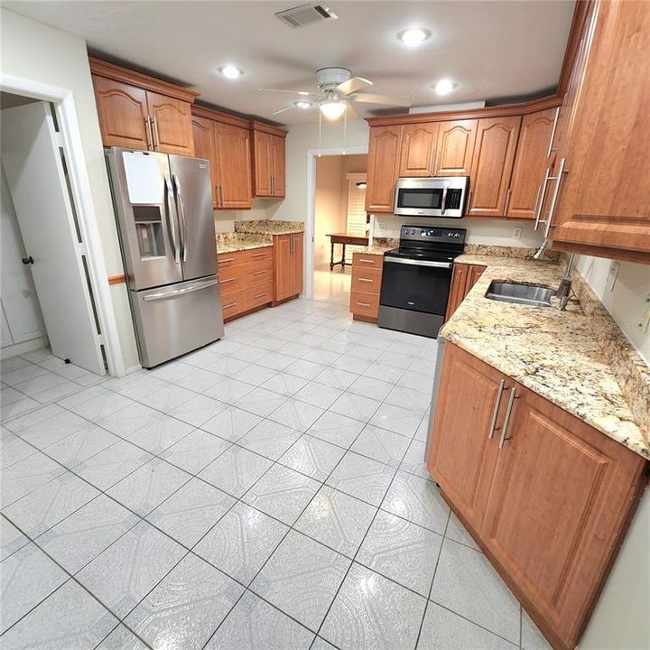 En Venta: $332,300 (2 camas, 2 baños, 1742 Pies cuadrados)
