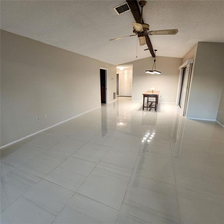 En Venta: $332,300 (2 camas, 2 baños, 1742 Pies cuadrados)