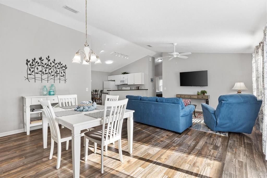 En Venta: $279,000 (2 camas, 2 baños, 1156 Pies cuadrados)