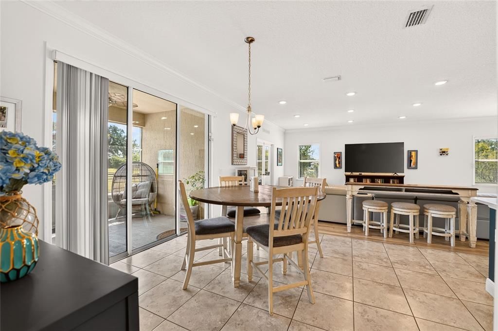 En Venta: $649,000 (4 camas, 3 baños, 2926 Pies cuadrados)