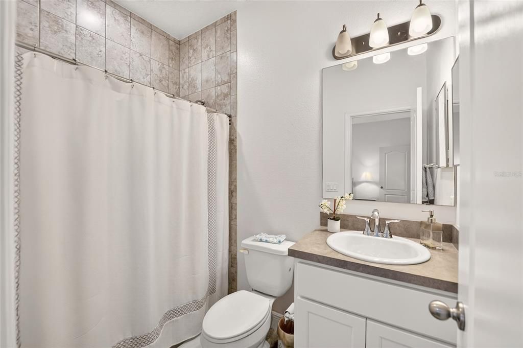 En Venta: $649,000 (4 camas, 3 baños, 2926 Pies cuadrados)