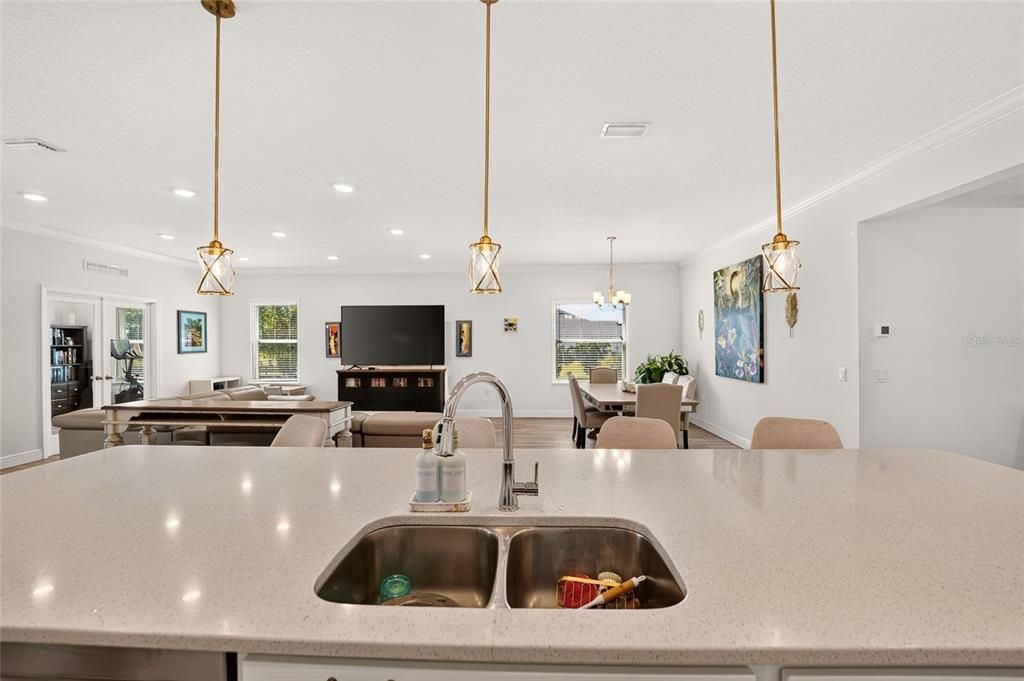En Venta: $649,000 (4 camas, 3 baños, 2926 Pies cuadrados)