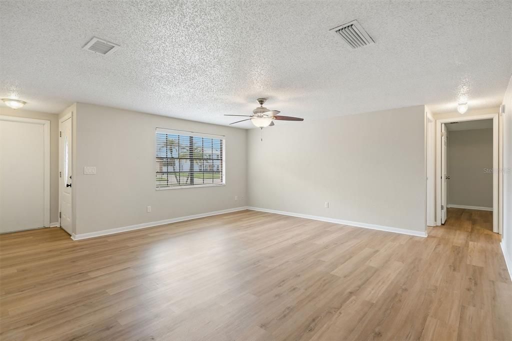 For Sale: $380,000 (3 beds, 2 baths, 1296 Square Feet)