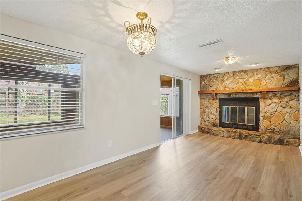 For Sale: $380,000 (3 beds, 2 baths, 1296 Square Feet)