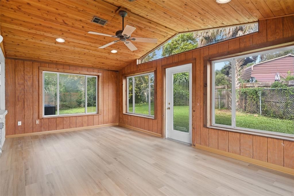 For Sale: $380,000 (3 beds, 2 baths, 1296 Square Feet)