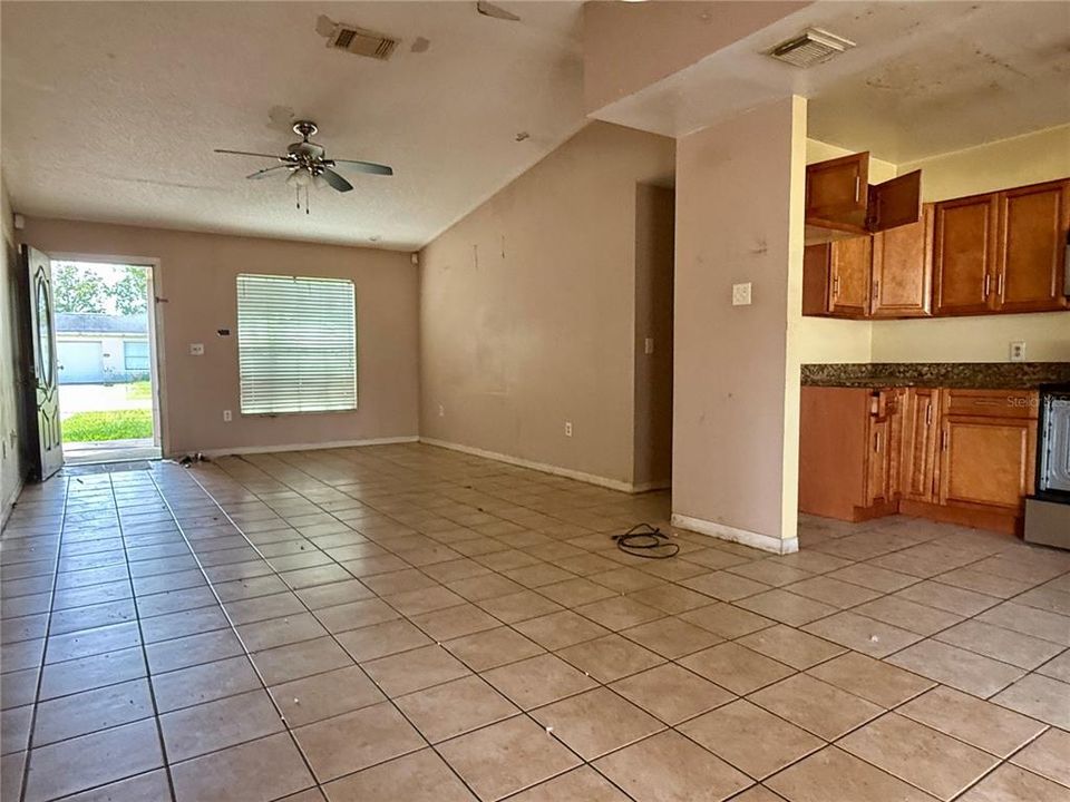 For Sale: $179,900 (4 beds, 2 baths, 1410 Square Feet)