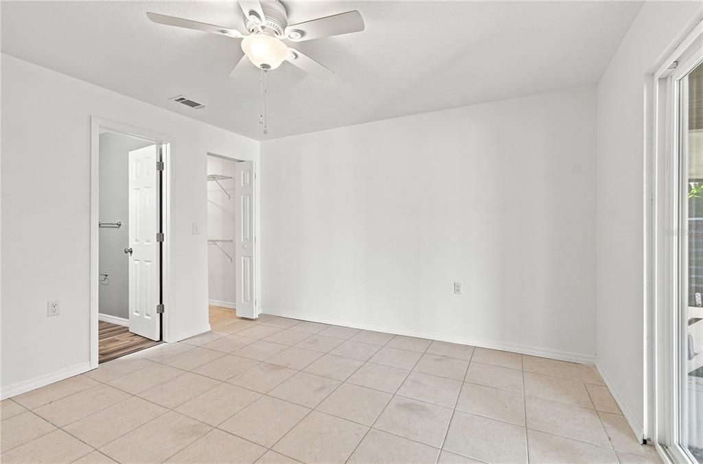 For Sale: $125,000 (2 beds, 2 baths, 864 Square Feet)