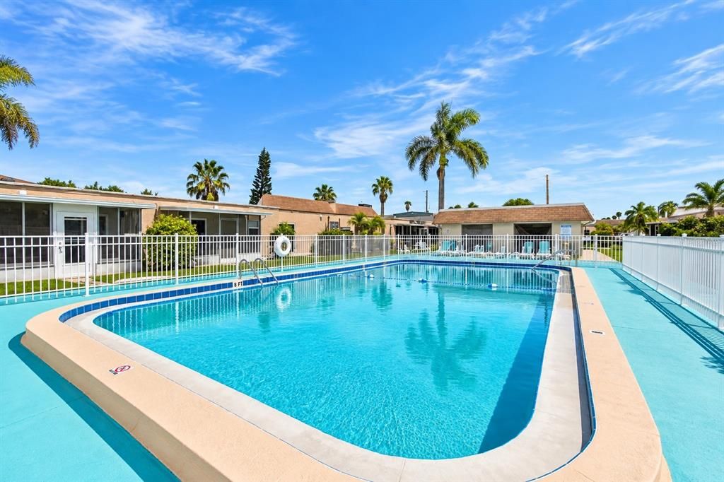 For Sale: $125,000 (2 beds, 2 baths, 864 Square Feet)