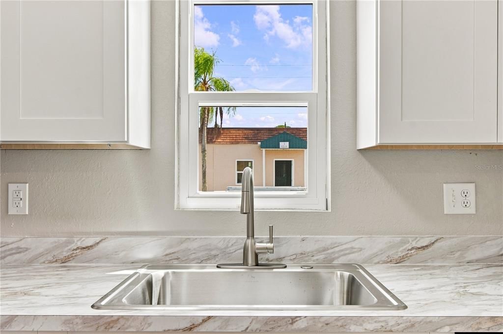 For Sale: $125,000 (2 beds, 2 baths, 864 Square Feet)