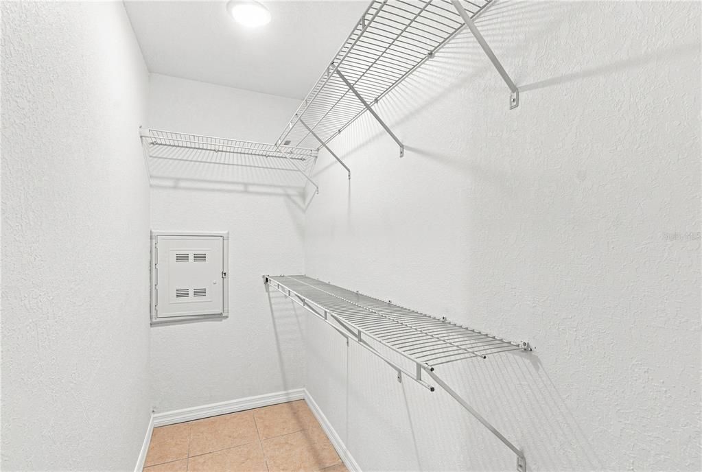 For Sale: $125,000 (2 beds, 2 baths, 864 Square Feet)