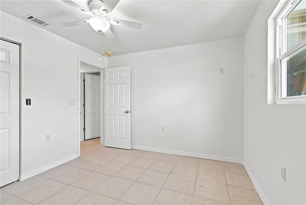 For Sale: $125,000 (2 beds, 2 baths, 864 Square Feet)
