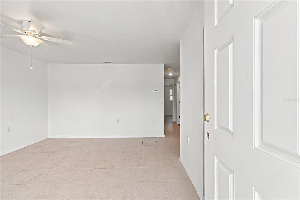 For Sale: $125,000 (2 beds, 2 baths, 864 Square Feet)