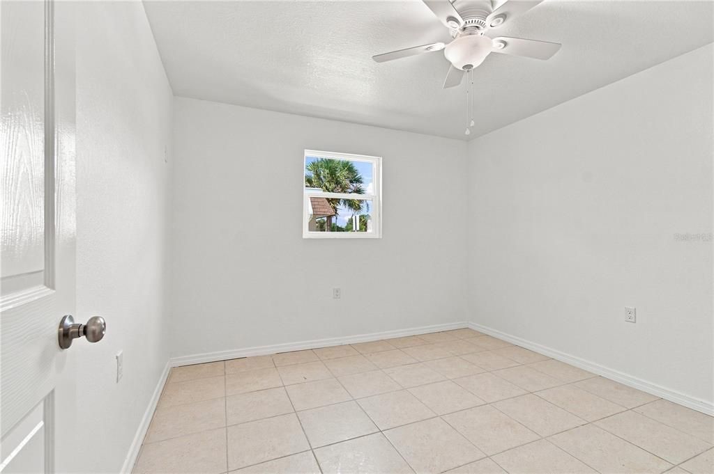 For Sale: $125,000 (2 beds, 2 baths, 864 Square Feet)