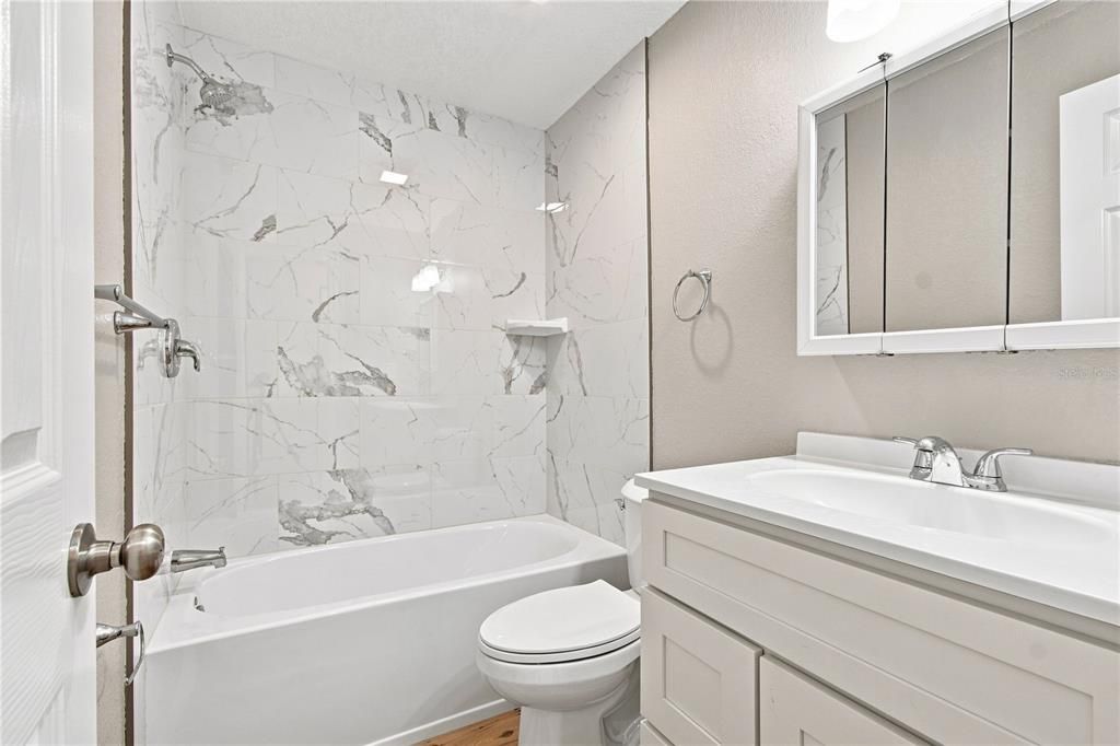 For Sale: $125,000 (2 beds, 2 baths, 864 Square Feet)