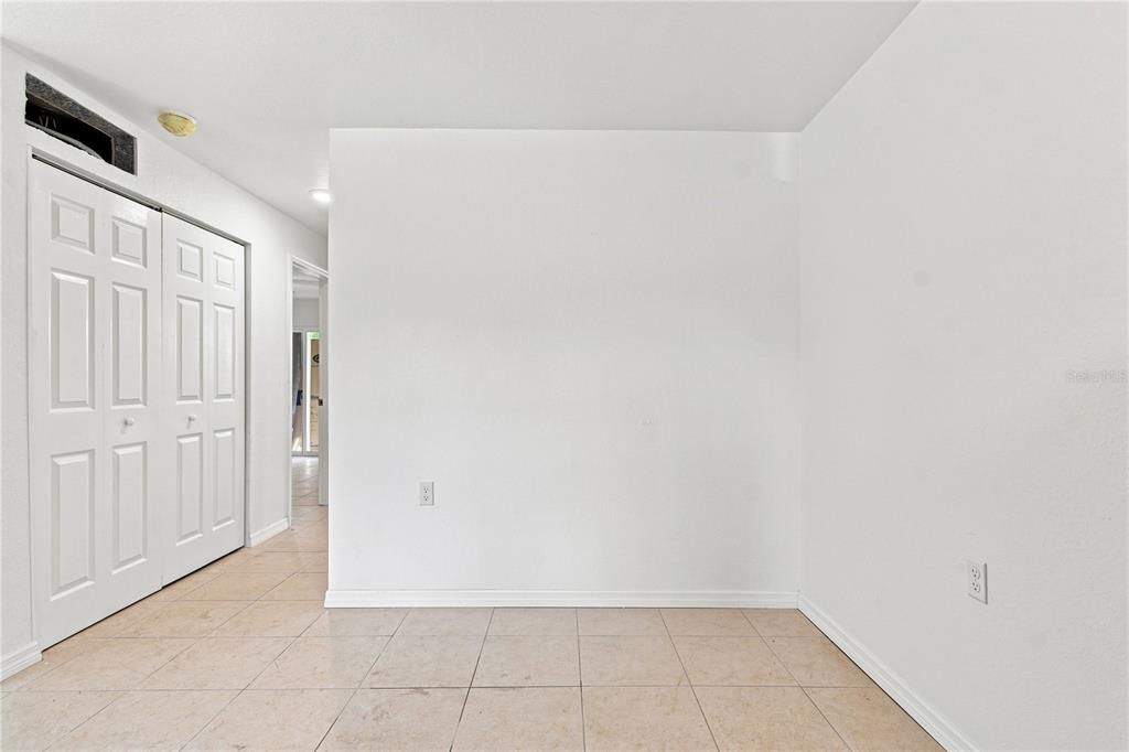 For Sale: $125,000 (2 beds, 2 baths, 864 Square Feet)