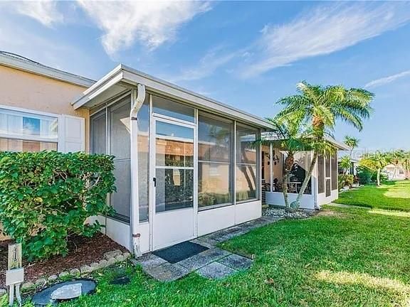 For Sale: $125,000 (2 beds, 2 baths, 864 Square Feet)