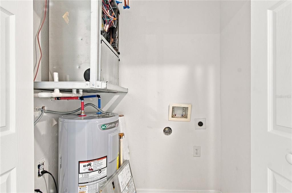 For Sale: $125,000 (2 beds, 2 baths, 864 Square Feet)