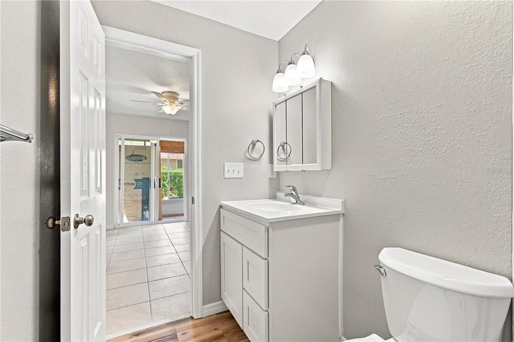 For Sale: $125,000 (2 beds, 2 baths, 864 Square Feet)