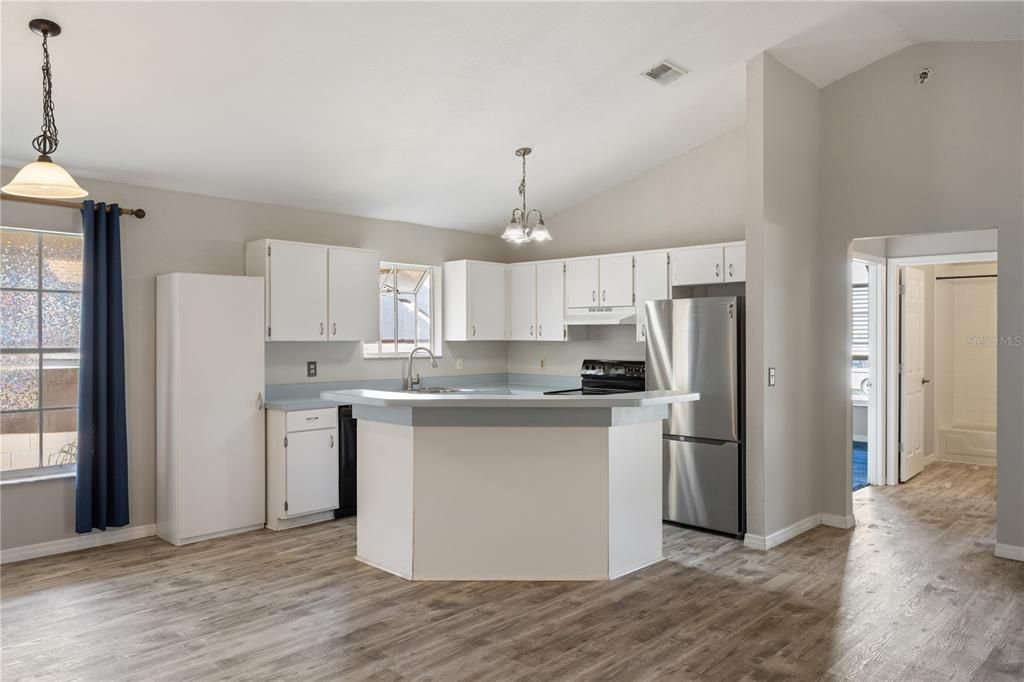 For Sale: $341,500 (4 beds, 2 baths, 1420 Square Feet)