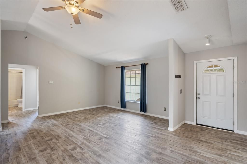 For Sale: $341,500 (4 beds, 2 baths, 1420 Square Feet)