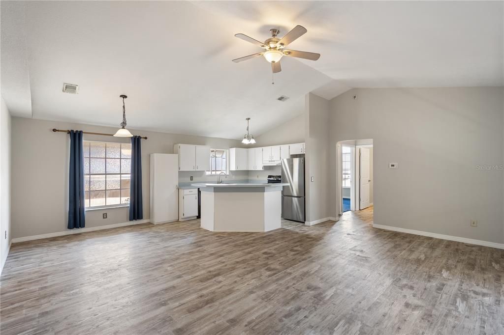 For Sale: $341,500 (4 beds, 2 baths, 1420 Square Feet)