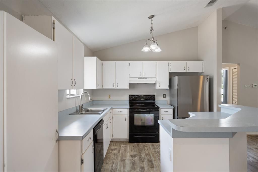 For Sale: $341,500 (4 beds, 2 baths, 1420 Square Feet)