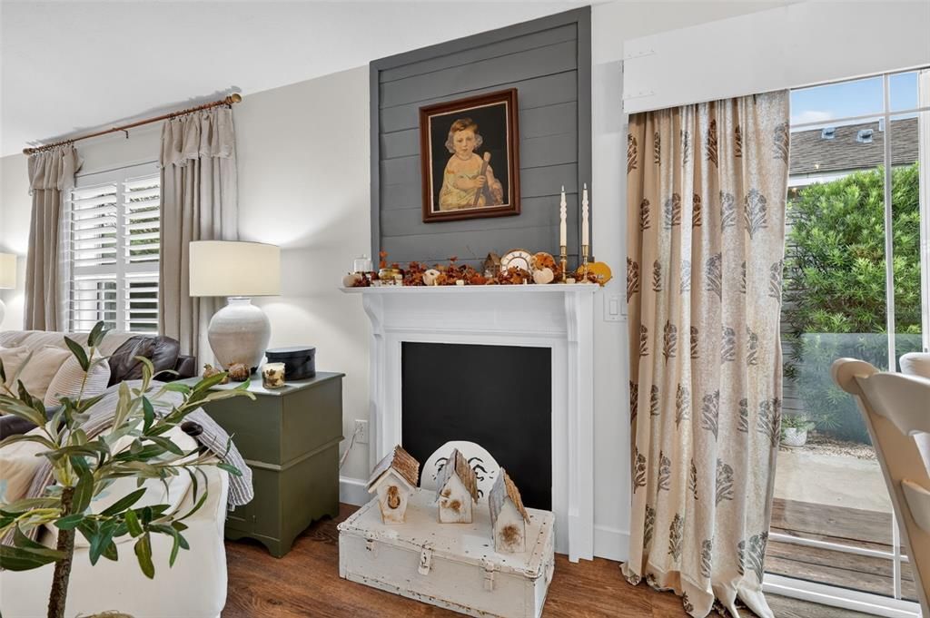For Sale: $359,000 (2 beds, 2 baths, 1138 Square Feet)