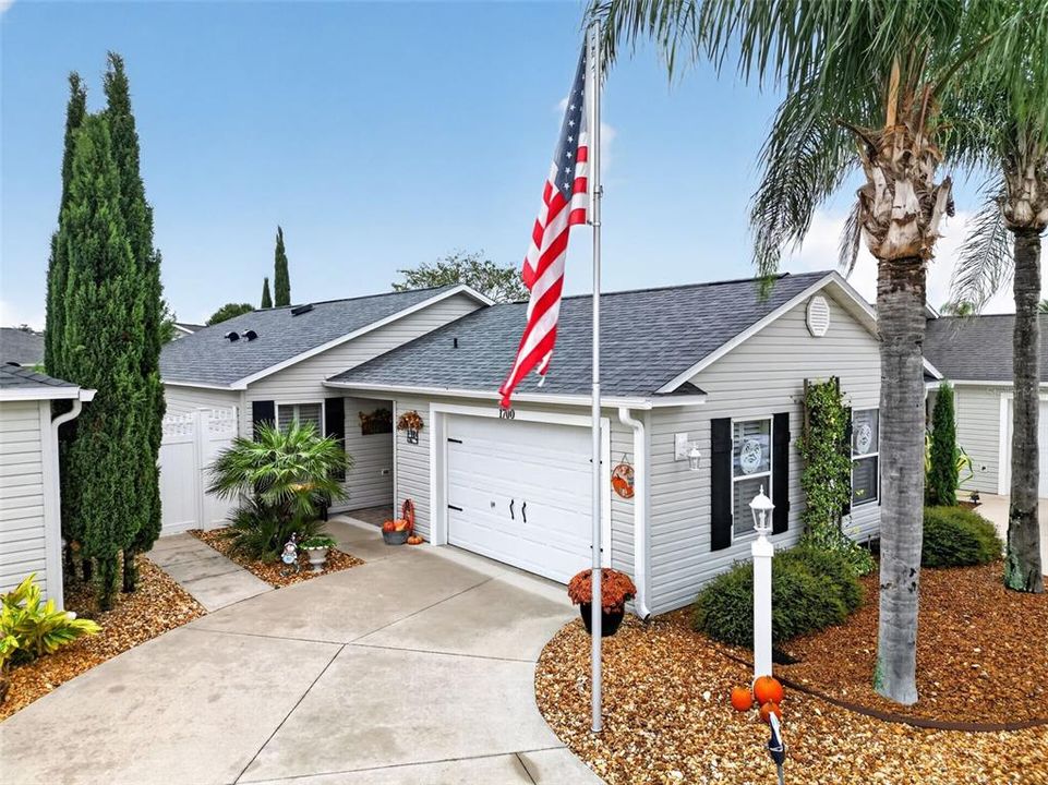 For Sale: $359,000 (2 beds, 2 baths, 1138 Square Feet)