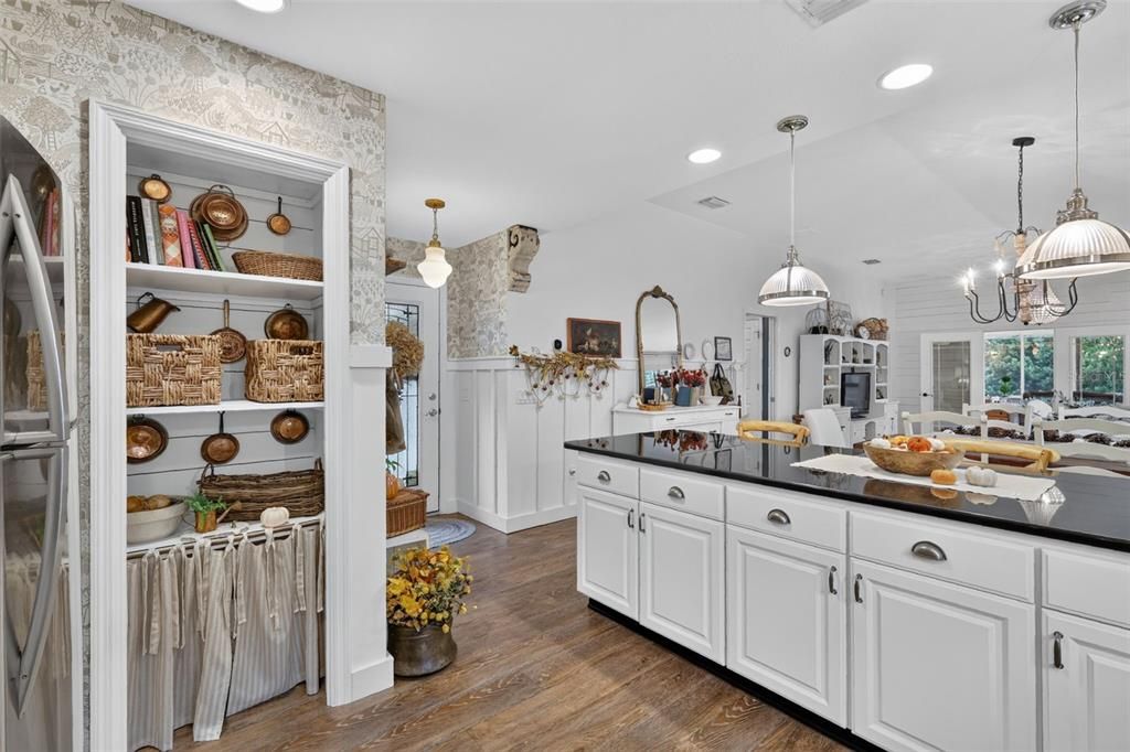 For Sale: $359,000 (2 beds, 2 baths, 1138 Square Feet)