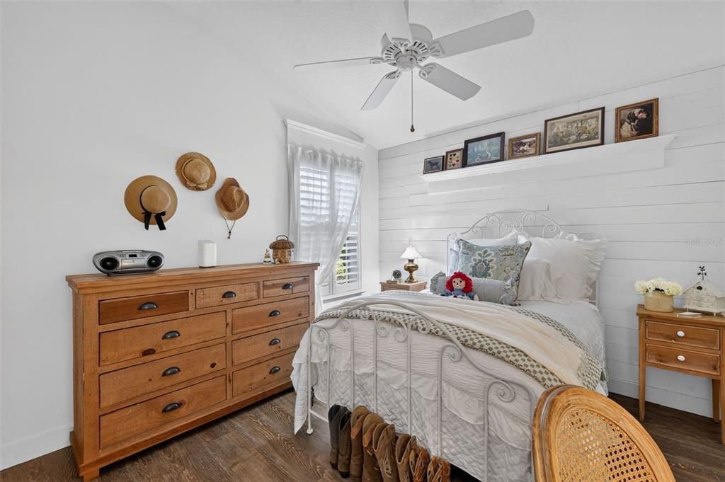 For Sale: $359,000 (2 beds, 2 baths, 1138 Square Feet)