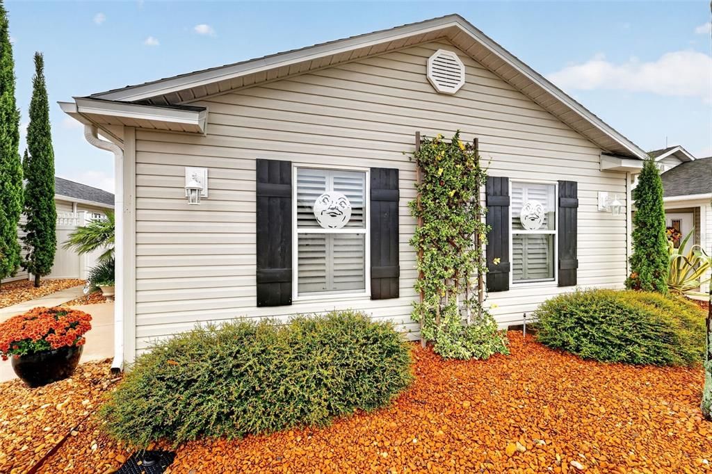 For Sale: $359,000 (2 beds, 2 baths, 1138 Square Feet)
