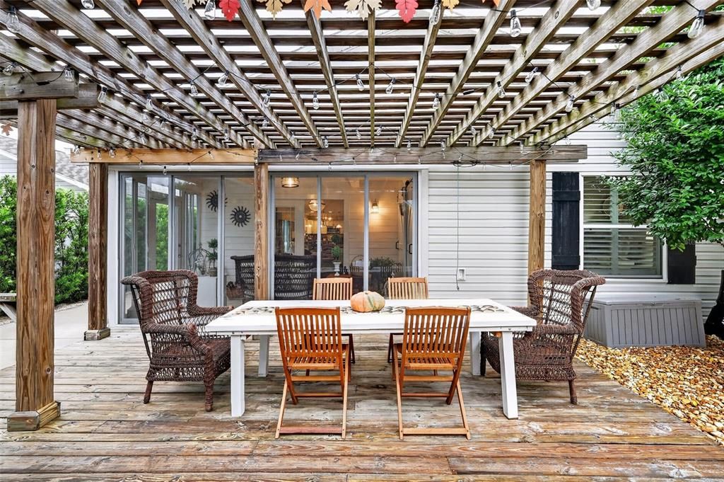 For Sale: $359,000 (2 beds, 2 baths, 1138 Square Feet)