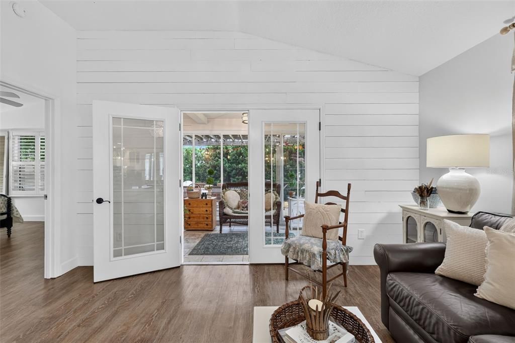 For Sale: $359,000 (2 beds, 2 baths, 1138 Square Feet)