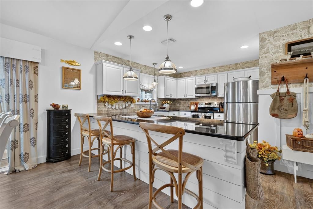 For Sale: $359,000 (2 beds, 2 baths, 1138 Square Feet)