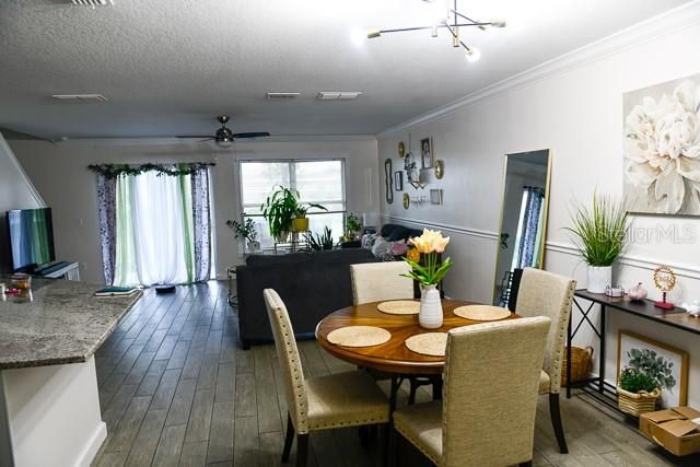 En Venta: $285,000 (3 camas, 2 baños, 1562 Pies cuadrados)