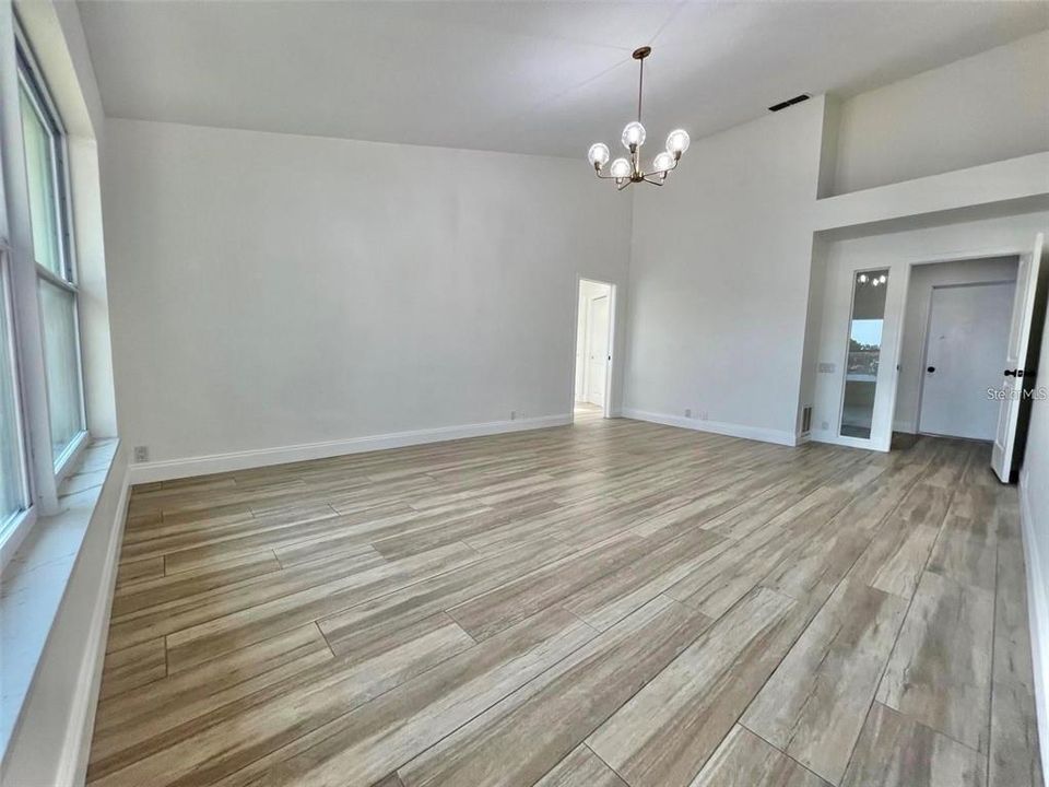 En Venta: $1,219,900 (3 camas, 2 baños, 2302 Pies cuadrados)