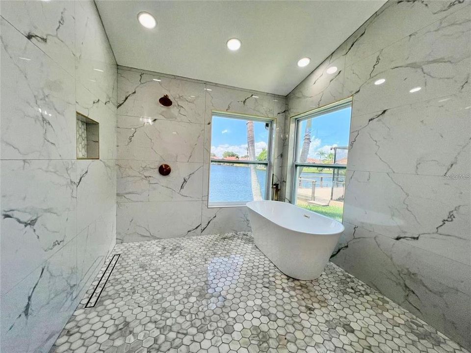 En Venta: $1,219,900 (3 camas, 2 baños, 2302 Pies cuadrados)