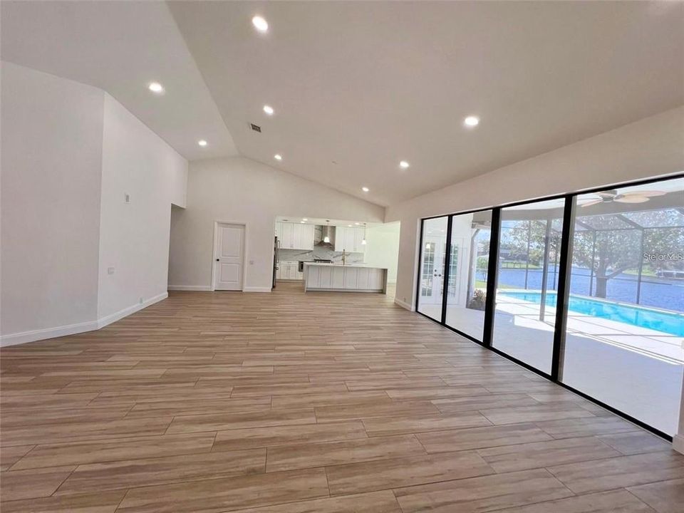 En Venta: $1,219,900 (3 camas, 2 baños, 2302 Pies cuadrados)