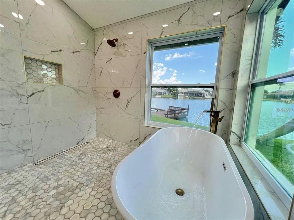En Venta: $1,219,900 (3 camas, 2 baños, 2302 Pies cuadrados)