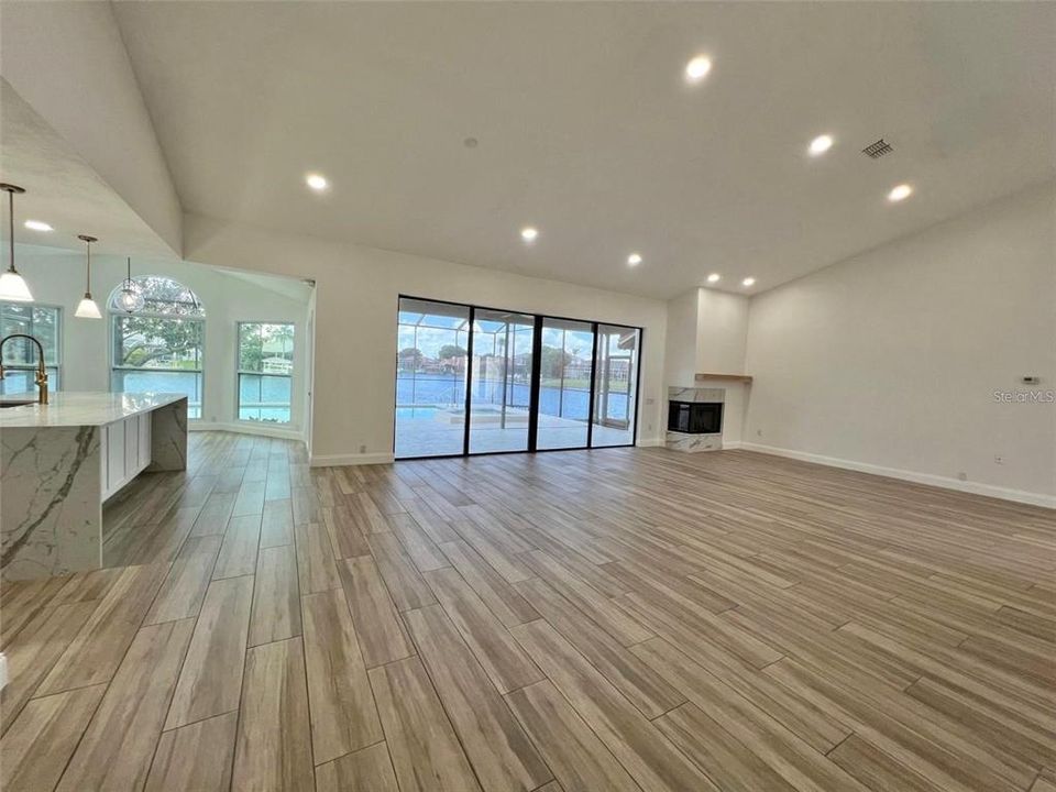 En Venta: $1,219,900 (3 camas, 2 baños, 2302 Pies cuadrados)