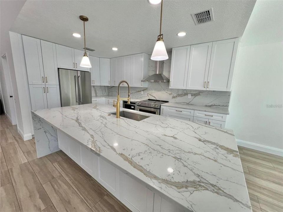 En Venta: $1,219,900 (3 camas, 2 baños, 2302 Pies cuadrados)