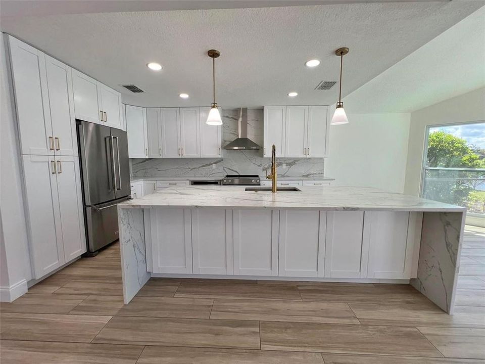 En Venta: $1,219,900 (3 camas, 2 baños, 2302 Pies cuadrados)